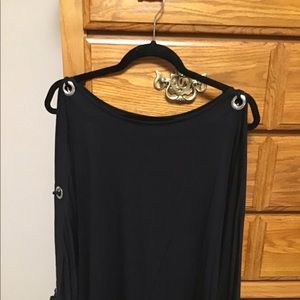 Women’s top by Cable & Gauge Sz L black